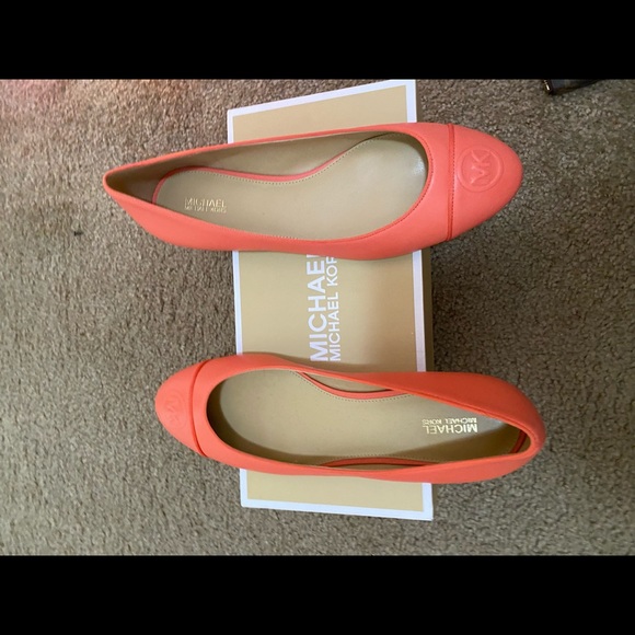 Coral MK flats with box. Never been worn - Picture 2 of 8